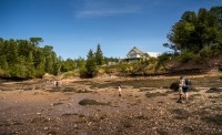 Une photo de l’Aquarium découverte Fundy, vu de la mer.